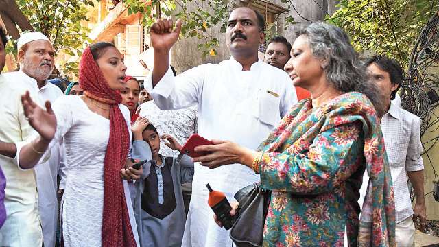 Mob threatens Awaaz activist Sumaira Abdulali at Mahim fair