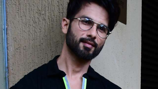 Pin by natylove on Shahid Kapoor | Friend poses photography, Friend poses,  Jassi gill hairstyle