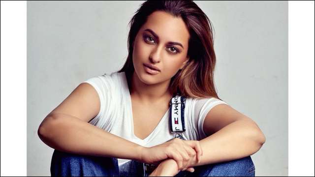 Sonakshi Full Hd Sex - WATCH: This video of Sonakshi Sinha working out in the gym will give you  major fitness inspo!