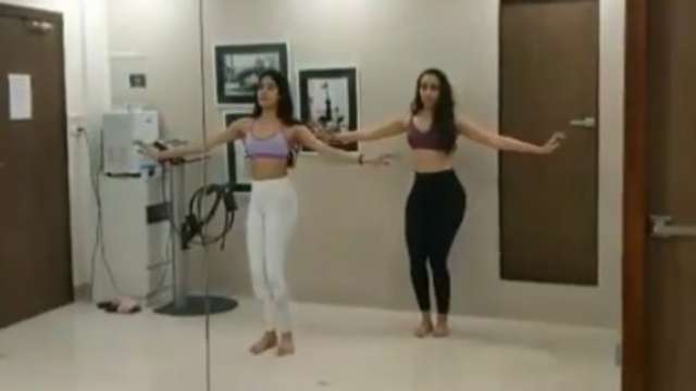 Video Janhvi Kapoor S Belly Dance On Akh Lad Jaave Song Is A Sight For Sore Eyes Akh lad jaave (2018 video). belly dance on akh lad jaave song