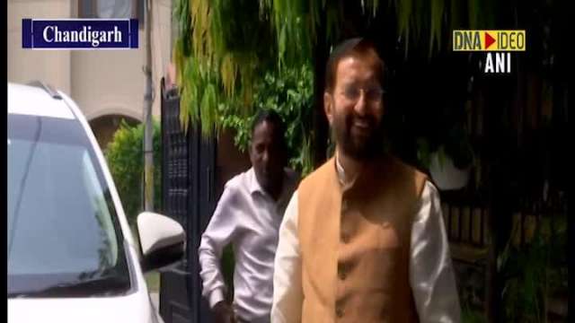 Prakash Javadekar meets Milkha Singh as part of BJP's Sampark Abhiyan