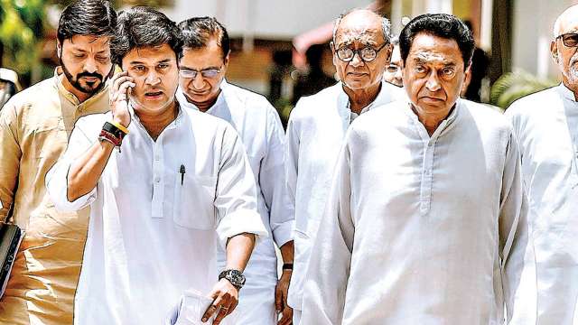 Sonia Gandhi calls for meeting as Kamal Nath-Jyotiraditya Scindia feud  worsens