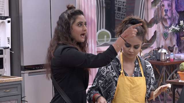 Bigg Boss 13 October 8 2019 Written Update Rashami Desai calls