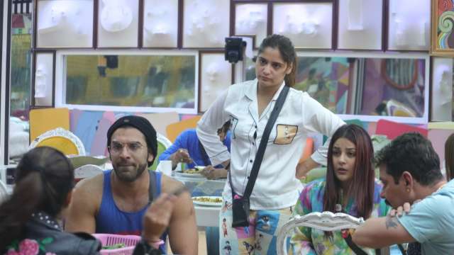 Bigg Boss 13 Episode 53 Preview It s housemates vs Shefali Jairwala