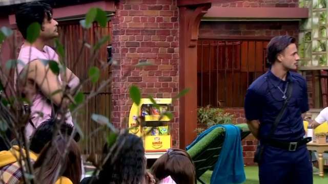 Bigg Boss 13 Episode 75 Preview Arhaan almost hits Sidharth