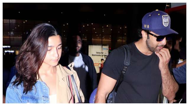 A day after Alia Bhatt, Ranbir Kapoor looks charming-as-ever on his return  to Mumbai from London vacay