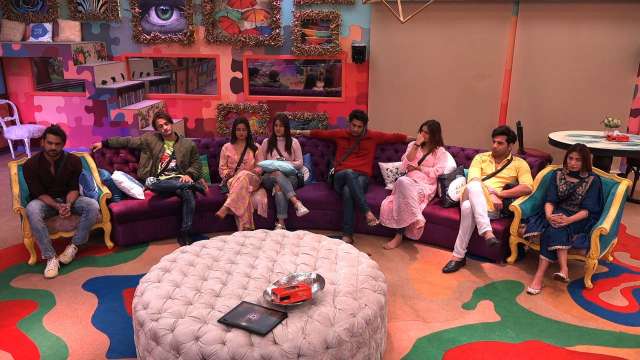 Bigg Boss 13 January 27 2020 Written Update Shehnaz Gill hugs