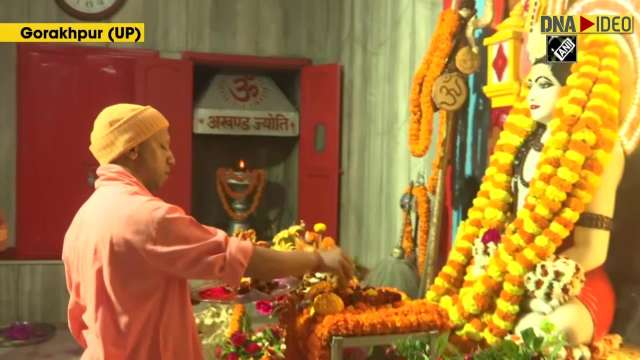 Holi 2020 Cm Yogi Adityanath Offers Prayers At Gorakhnath Temple 1492