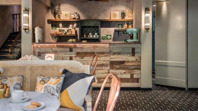 In Pics A Look At Kangana Ranaut S Office Before Bmc Razed Of Portions Of The Illegal Structure She has two sisters, eldest one is rangoli. office before bmc razed of portions