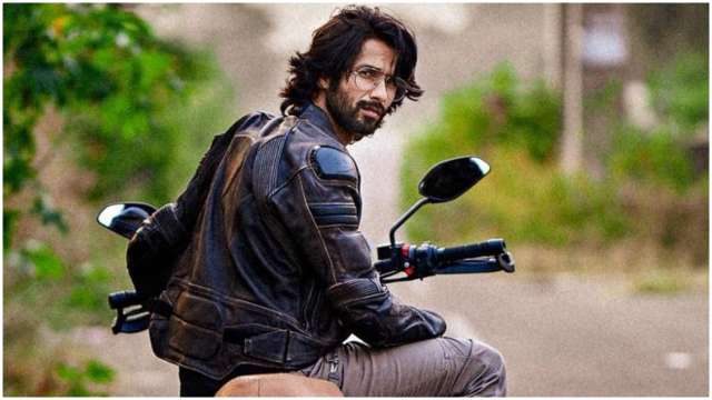 See Pic: Shahid Kapoor takes his bike for a morning joyride