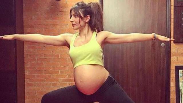 Pregnant Anushka Sharma Nails Shirshasana Here S A Look At Other Celebrities Who Performed Yoga During Pregnancy pregnant anushka sharma nails