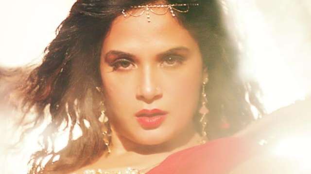 Richa Chadha goes belly dancing in 'Shakeela's new song 'Tazaa'
