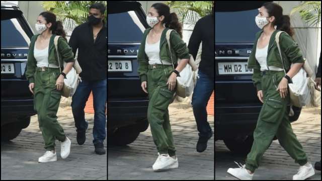 Airport Diaries Alia Bhatt Joins Ranbir Kapoor And His Family On Vacation Lahir di mumbai, maharashtra, india, 28 september 1982;