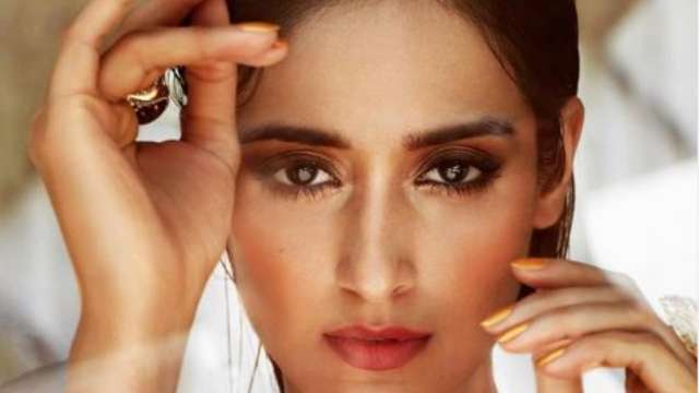 Ileana Butt Sex Video - Ileana D'cruz gives perfect reply to fan who asked if she's ever gone  through cosmetic surgery