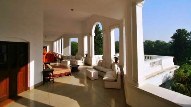 Inside Photos Of Saif Ali Khan Kareena Kapoor Khan S Rs 800 Crore Pataudi Palace Where Veer Zaara Was Shot