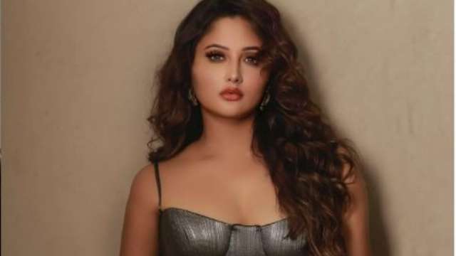 Salman Khan Xnxx Sexi Video - Rashami Desai goes BOLD as she drops photo flaunting curves in sexy dress,  Devoleena Bhattacharjee reacts