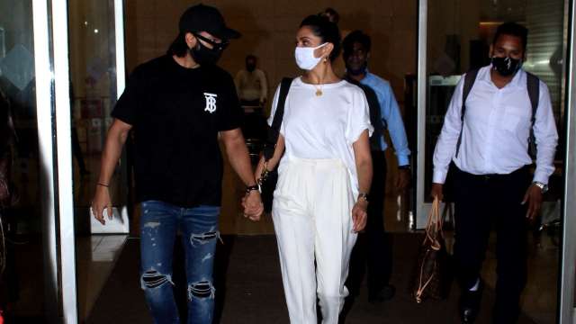 Deepika, Ranveer walk hand in hand at recent event love 1