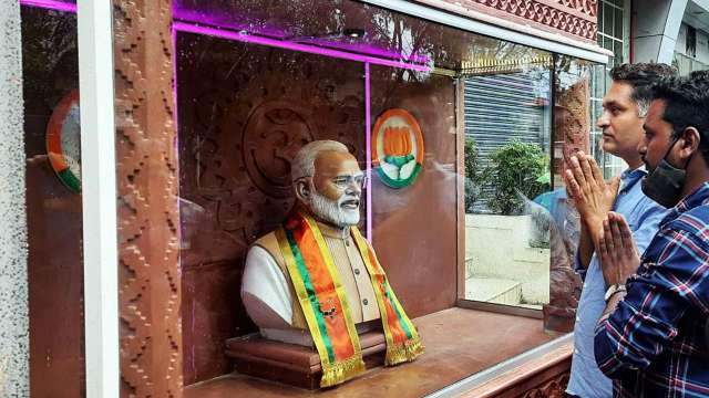 After objections, PM Modi's idol in Pune temple disappears overnight