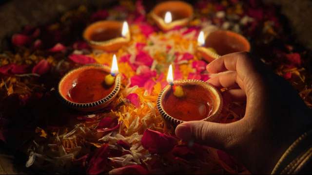 Diwali 2021: DIY home decor to make your house look amazing this festive season - Vimarsana News