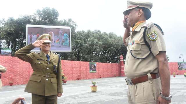 Dsp Daughter Salutes Dig Father Netizens Say Jai Hind Picture Goes Viral 