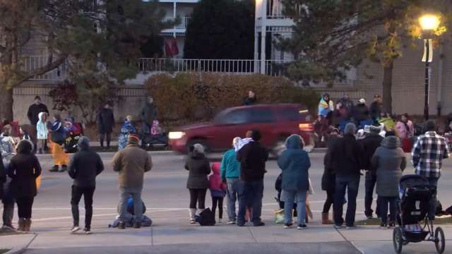 Over 20 injured as SUV crashes through Christmas parade in US - Vimarsana News