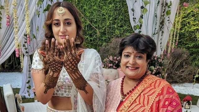 Katrina Kaif And Vicky Kaushal's Wedding: The Internet Thinks It Has Found  Katrina Kaif's Mehendi Artist - Meet Veena Nagda