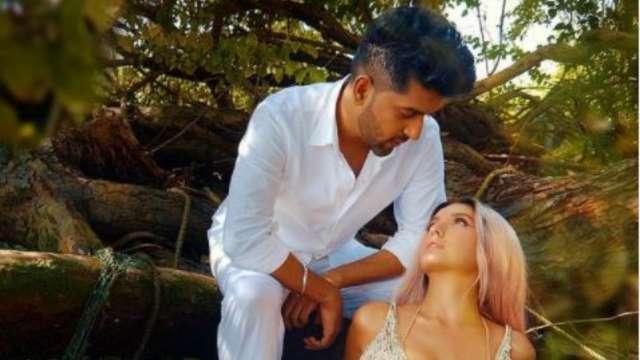 Guru Randhawa makes it Instagram official with Nora Fatehi? His CAPTION suggests so - Vimarsana News