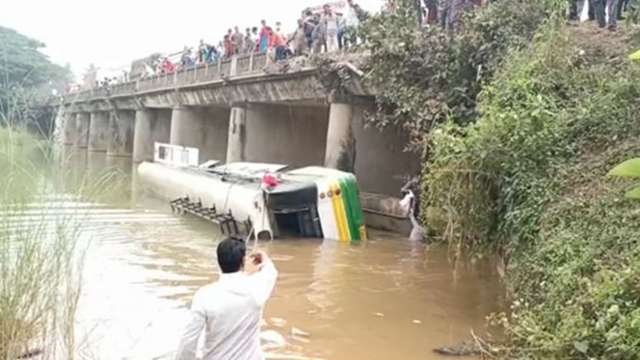 Andhra Pradesh: Nine dead as bus plunges into stream, CM announces Rs 5 lakh ex-gratia - Vimarsana News