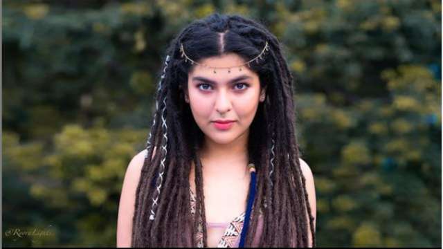 Netizens troll 'TMKOC' fame Nidhi Bhanushali aka Sonu, say 'Arey ye konse chidiya ka ghosla hai' - Vimarsana News