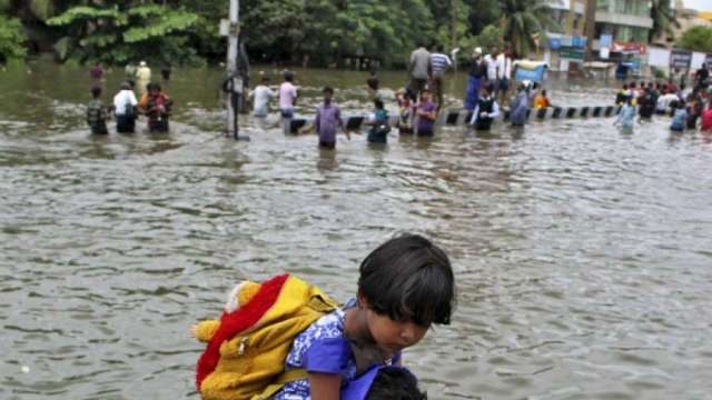 Sudden heavy downpour in Tamil Nadu leaves 3 dead, red alert issued in Chennai - Vimarsana News