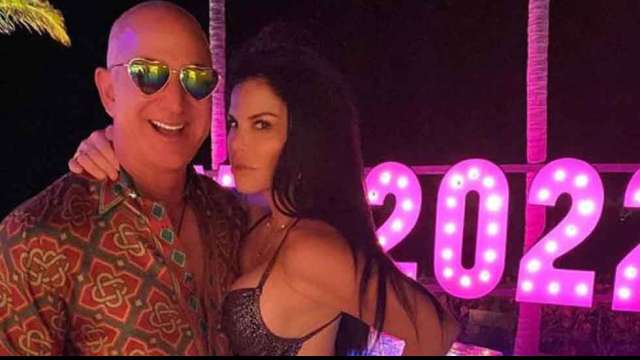 Jeff Bezos welcomed 2022 with girlfriend Lauren Sanchez and 'crazy disco party', pics go VIRAL - Vimarsana News