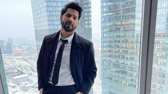 Varun Dhawan takes a dig at Mumbai's Covid situation, says THIS about friends who are infected - Vimarsana News