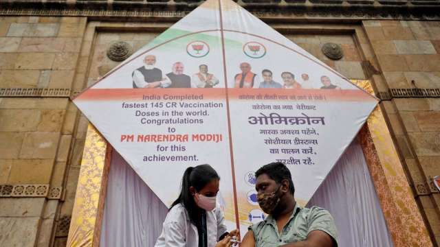DNA Explainer: How it took just 8-10 days for COVID-19 cases to reach the one-lakh mark in third wave - Vimarsana News