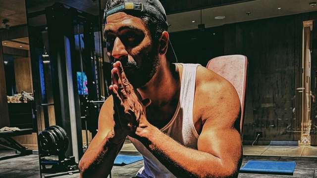 'Meri Kartina didi ko khush rakh rahe ho naa jiju?': Vicky Kaushal's workout photo receives funny reaction - Vimarsana News