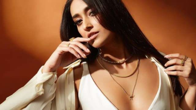 Ileana D'Cruz's 'oops moment' caught on camera, see VIRAL pics - Vimarsana News