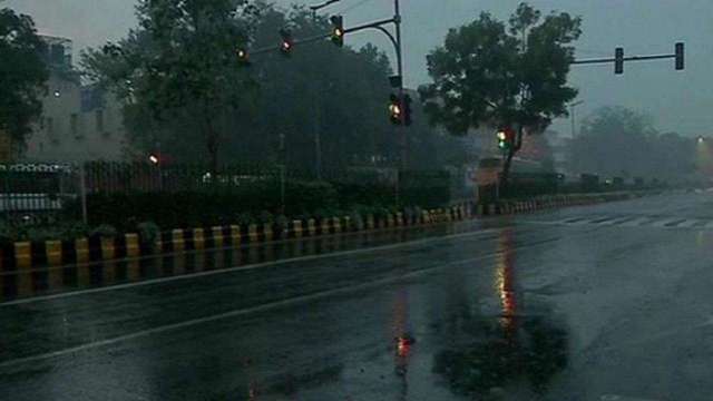 Delhi-NCR wakes up to light rains, temperature dip; showers likely to continue: IMD - Vimarsana News