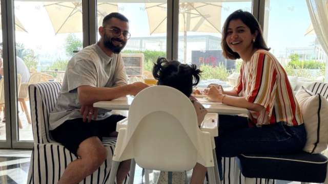 Anushka Sharma-Virat Kohli's daughter Vamika captured on camera, fans react to viral photo - Vimarsana News