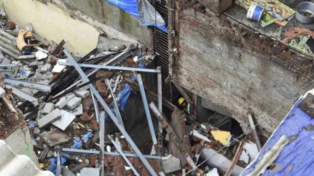 Multi-storey building collapses in Mumbai's Bandra, 5 feared trapped – Jarring visuals surface - Vimarsana News