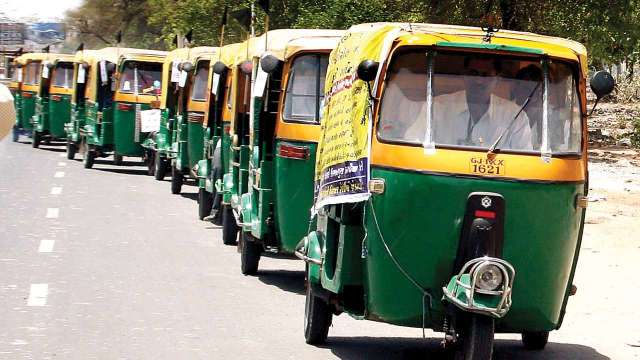 14-year-old runaway girl reunited with family by auto driver - Vimarsana News