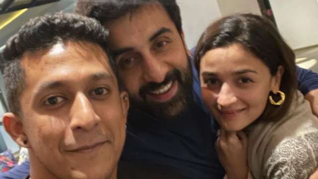 Viral! Ranbir Kapoor-Alia Bhatt are all smiles in this unseen photo shared by their private chef - Vimarsana News