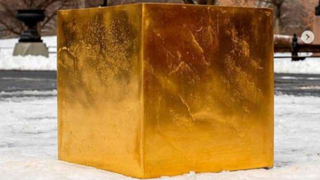 Gold cube worth $11.7 million seen in New York's Central Park - Vimarsana News