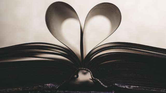 Happy Valentine's Day 2022: Shower love on your partner with these amazing gifts - Vimarsana News