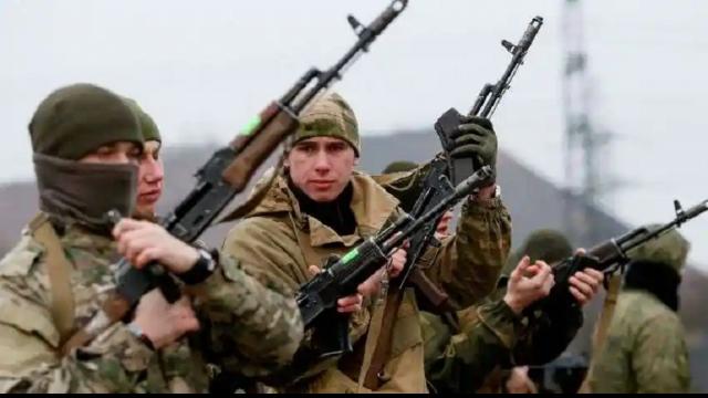 Ukraine Crisis: रूस ने मार गिराए 5 सैनिक, 2 गाड़ियां भी तबाह, क्या शुरू हो गया युद्ध?