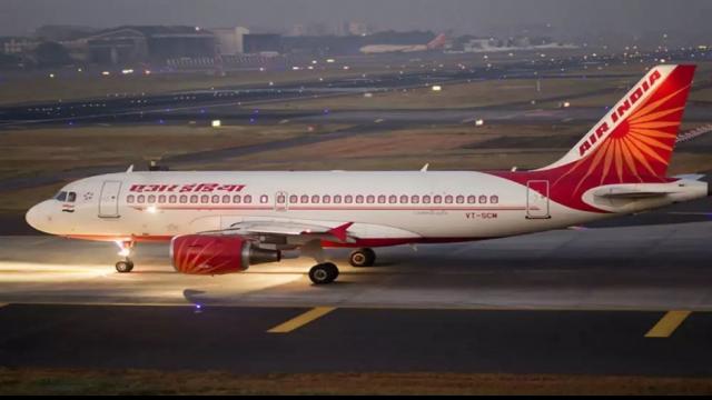 Russia-Ukraine Conflict: यूक्रेन में फंसे 242 भारतीय छात्रों को लेकर वापस लौटा Air India का विमान