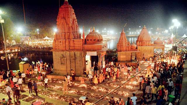 IN PICS: On Mahashivratri, Ujjain sets new record by lighting over 11.7 lakh oil lamps - Vimarsana News