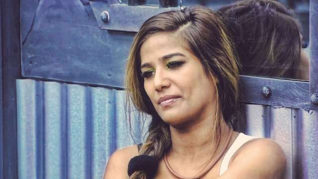 'Lock Upp': Poonam Pandey talks about her childhood struggle, says 'khane ke liye paise nahi hote' - Vimarsana News