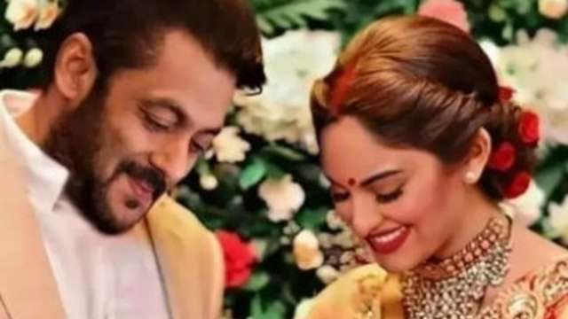 Sonakshi Sinha Saree Xxx - Sonakshi Sinha breaks silence on viral photoshopped wedding photo with  Salman Khan