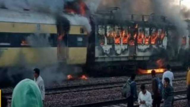 BREAKING: Fire breaks out in Saharanpur-Delhi passenger train near Meerut - Vimarsana News
