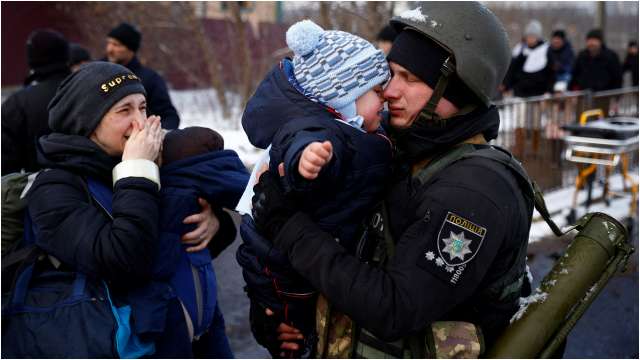 Russia-Ukraine War in Pics: Tears, separations and debris on Day 14 - Vimarsana News