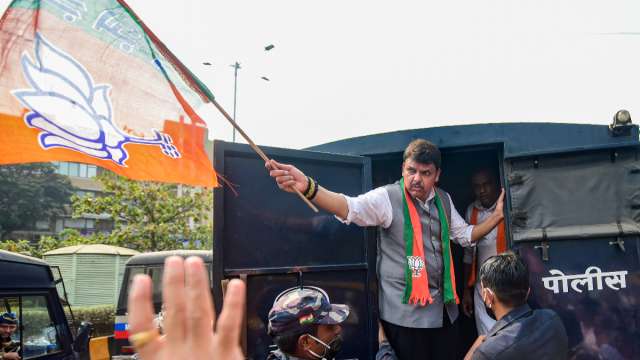 BJP leader Devendra Fadnavis, other party members detained during protest seeking Nawab Malik's resignation - Vimarsana News